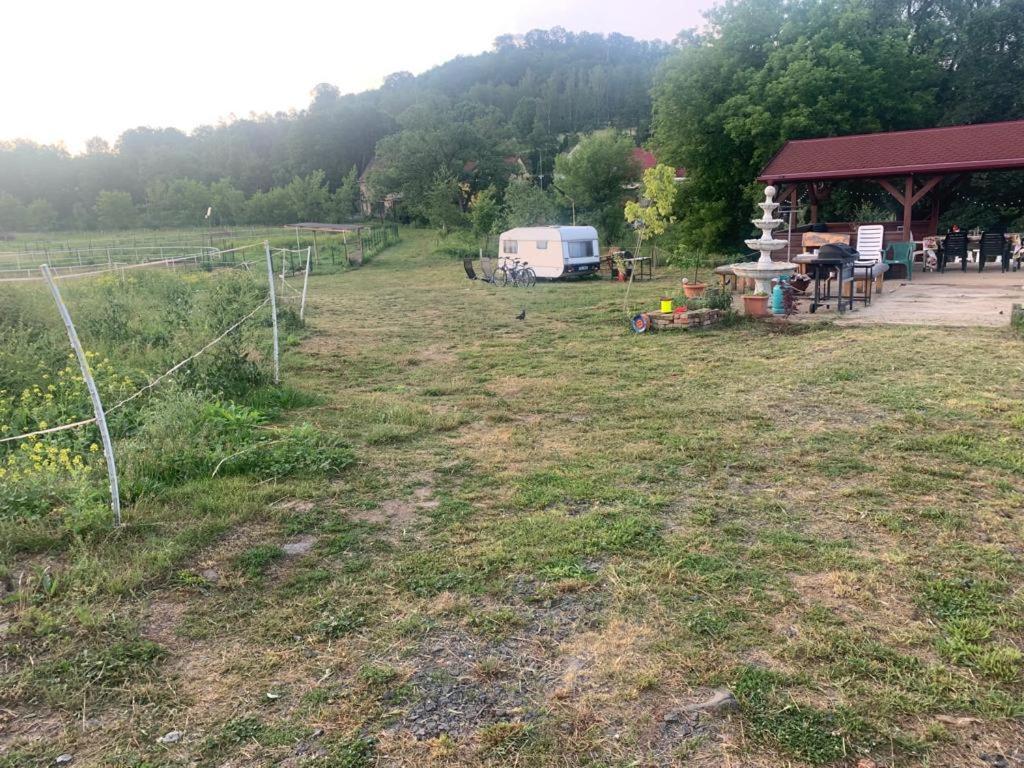 Ubytovani V Karavanu Bzany Exterior foto